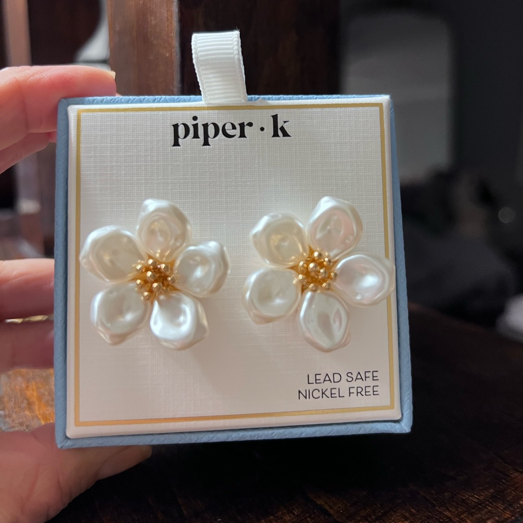 Piper K Pearl Flower Earrings 22$